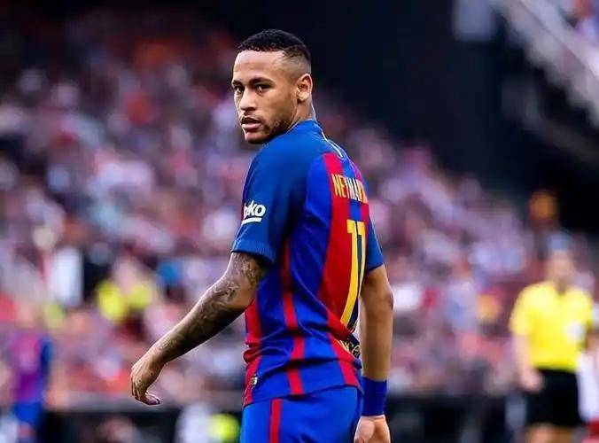 开云电子-内马尔重返赛场，险胜首场状态出色，掘金观众沸腾！比赛高潮迭起(内马尔fg梅西)