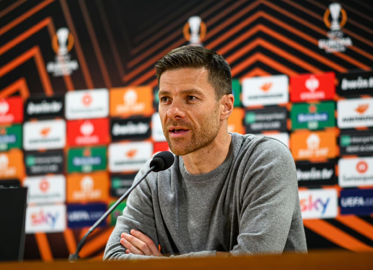 冲刺阶段西甲焦点战，勒沃库森单刀错失，管理层满意，资深球员宣示担当的简单介绍