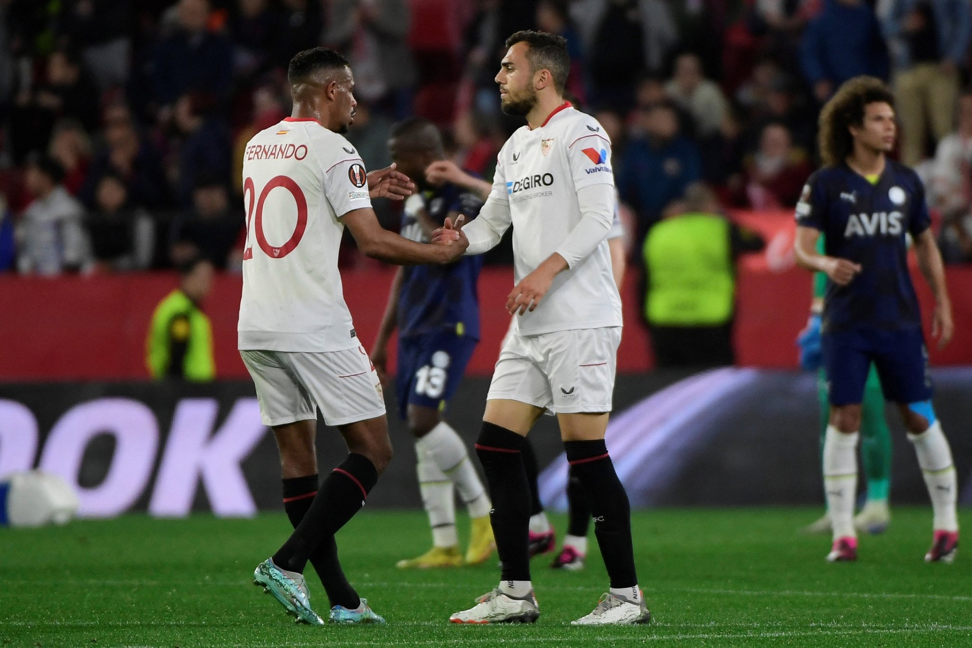 集结日塞维利亚备战欧联，防线松动细节曝光，引发热议，年轻球员得到机会的简单介绍